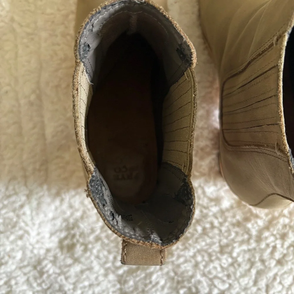 Frye‎ and Co Odessa Boot Womens Taupe Leather Clog Chelsea Boots Wood Heel 9M